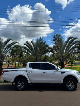 MITSUBISHI L200 TRITON 2.4 16V TURBO DIESEL SPORT HPE-S CD 4P 4X4 AUTOMÁTICO MITSUBISHI L200 TRITON 2.4 16V TURBO DIESEL SPORT HPE-S CD 4P 4X4 AUTOMÁTICO